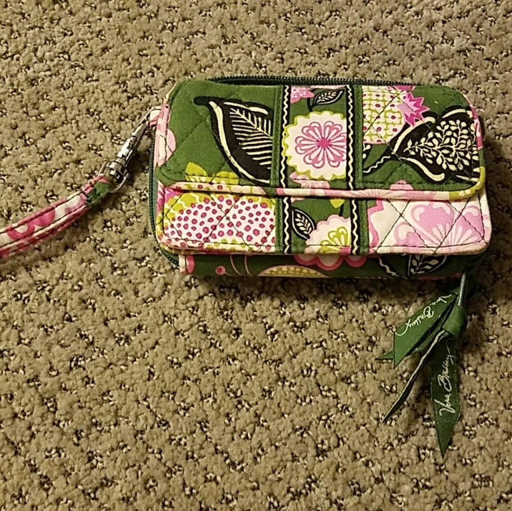 Smartphone wristlet